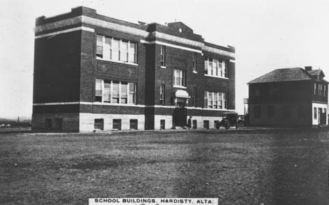 1914 - School Building in Hardisty